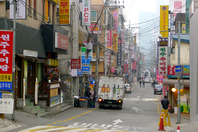Gangnam Back Street (Photo: (Antonio Viva via Flickr)