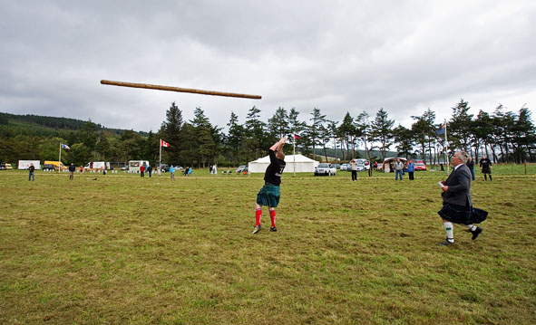 The caber in mid flight. (Photo: Paul Tomkins)