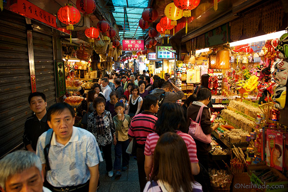 A view of the market on Jiufen Old Street (Photo: Taiwan Adventures via Flickr)