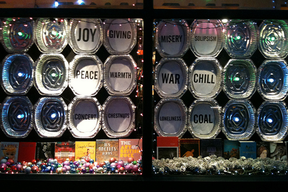 The front window of Book Soup (Photo: Finzioni Magazine via Flickr)