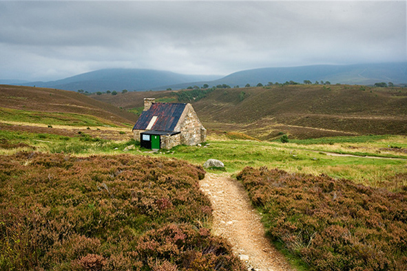 Exterior of the Ryvoan Bothy, Cairngorm National Park, Scotland. (Photo: Paul Tomkins)
