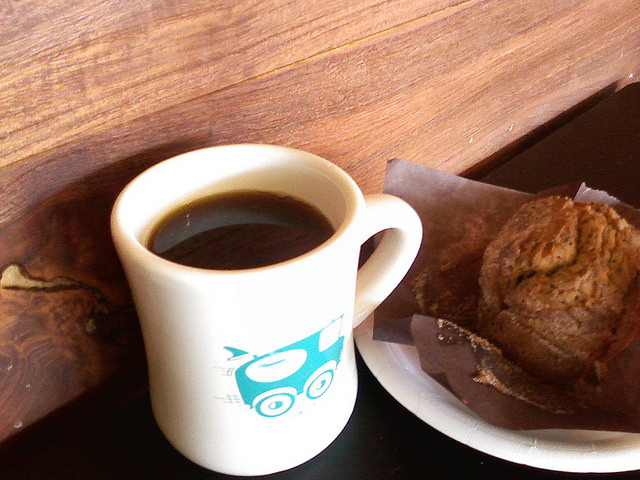 Coffee and a muffin at Bird Rock Coffee Roasters (Photo: RaviChugh via Flickr)