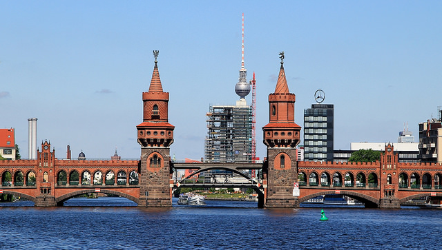 The Oberbaum Bridge, near the East Side Gallery (Photo: John Menard via Flickr)