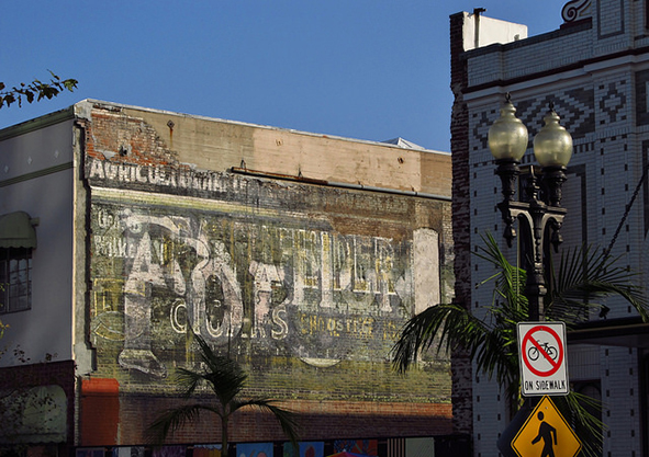 Building fronts in downtown Santa Ana (Photo: Jasperdo via Flickr)