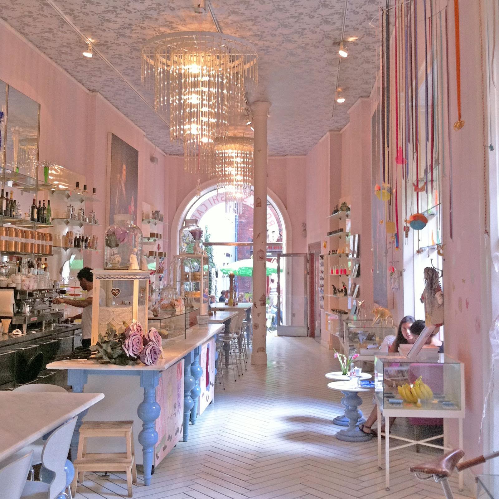 Inside the Smushi cafe (Photo: Royal Smushi Cafe) 