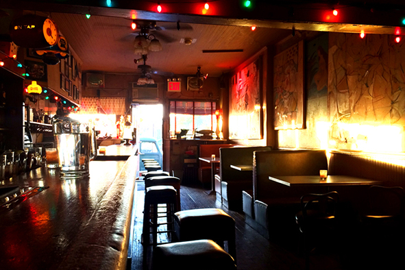 Sunny's Bar Interior (Photo: Christina Cipriano)
