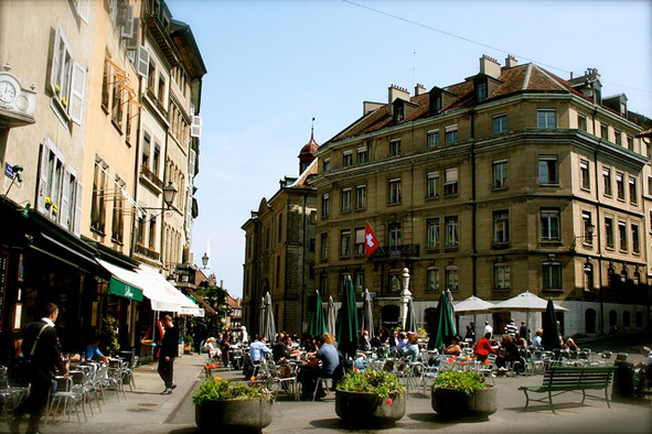 The hustle and bustle of Geneva's Old Town (Photo: Ash Chuan via Flickr)