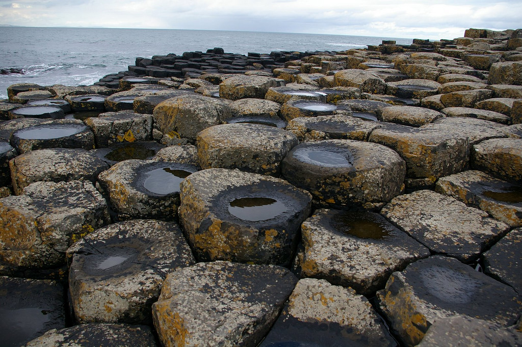 A close up of the hexagonal basalt rocks (Photo: Michale Kooiman via Flickr) 