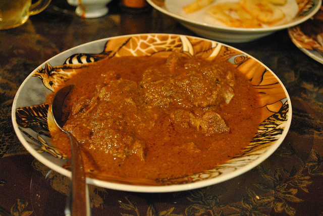 Goat curry at Simba’s Grill (Photo: Degan Walters via Flickr /  CC BY 2.0)