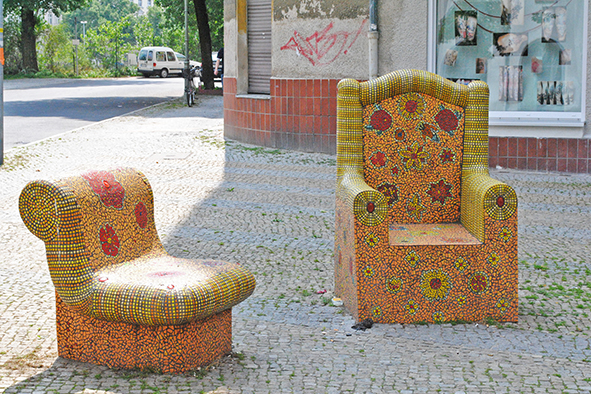 Comfortable street art, Neukölln. (Photo: oh-berlin.com via Flickr) 