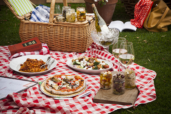 A picnic at Sarona (Photo: courtesy of Little Italy Restaurant)