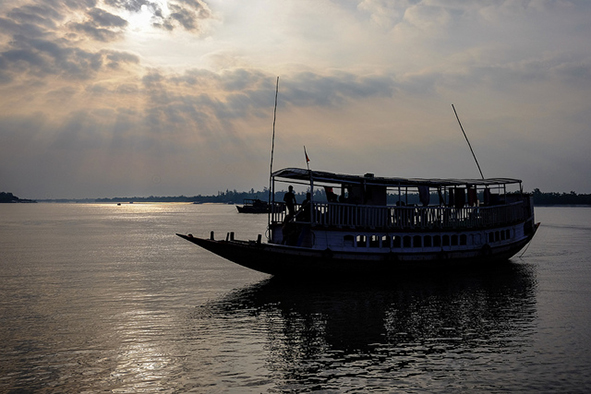 Cruising the Sundurbans (Photo: Stephen White via Flickr)