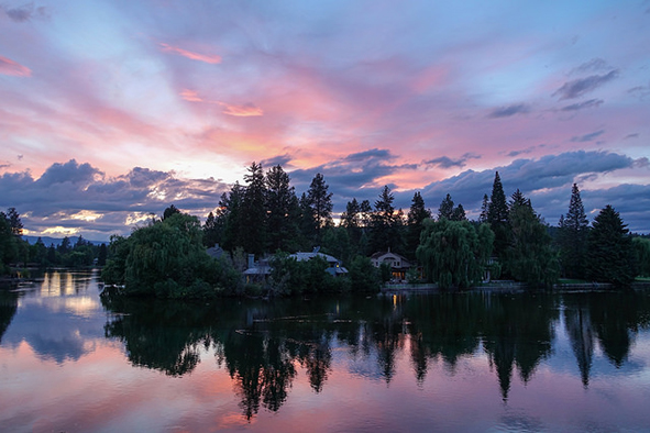 Mirror Pond near Bend, Oregon (Photo: Gordon via Flickr)