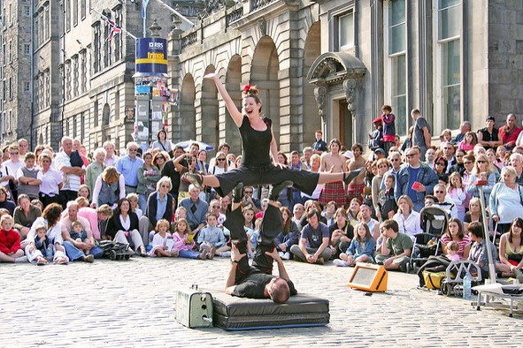 Performers take the city by storm (Photo: Edinburgh Blog via Flickr)