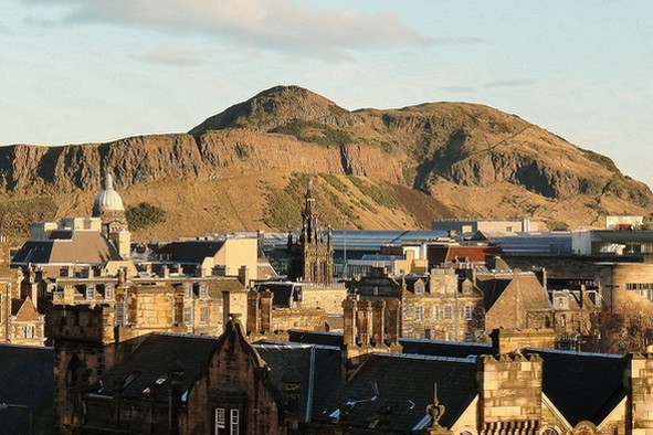 Salisbury Craggs and Arthur's Seat (Photo: Nick via Flickr)