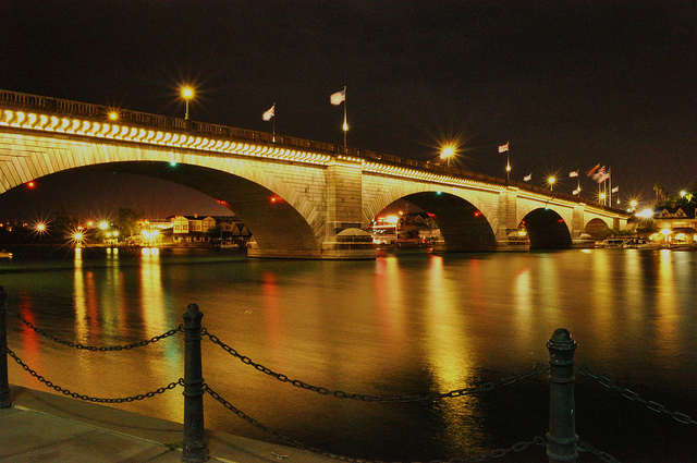 The London Bridge at night (Photo: JM's Photos & Stuff via Flickr / CC BY 2.0)