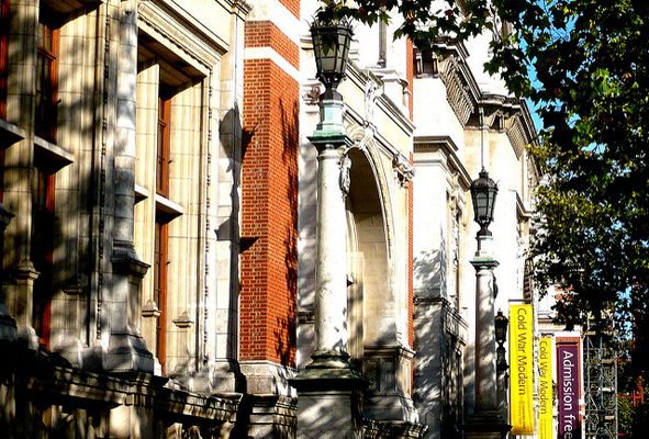 The grand architecture of Kensington (Photo: Herry Lawford via Flickr)