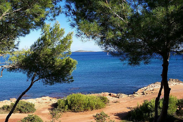 The Ibiza coastline (Photo: Rafael via Flickr)