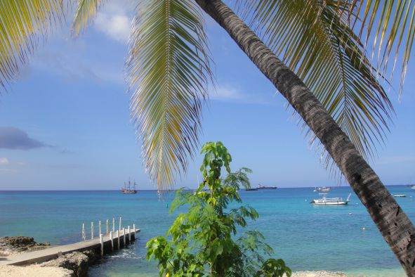 The clear blue water of the Caribbean Sea (Photo: Sian Marsh)