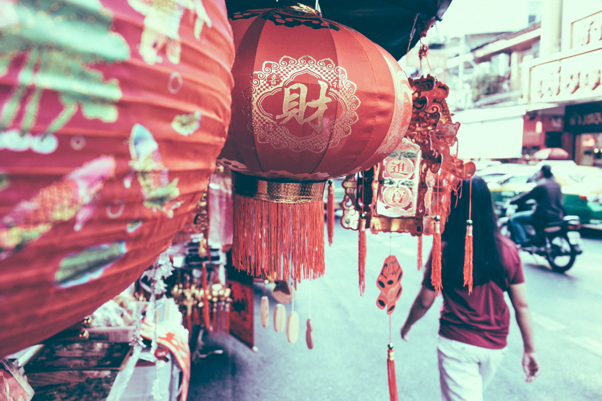 Authentic Chinese lanterns hanging on a street in Bangkok's Chinatown (Photo: Feroswelt via Flickr)