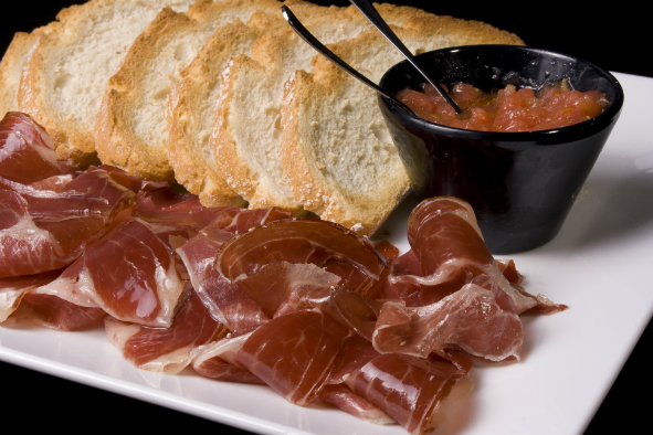 Joselito ham with tomato and chapata bread (Photo: La Viña del Ensanche)