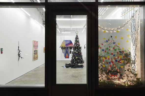 Peering into the XXXmASS exhibit at Kate Werble (Photo: Elisabeth Bernstein Photography)