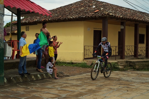 Locals emerge to offer much-needed encouragement (Photo: Simon Willis)