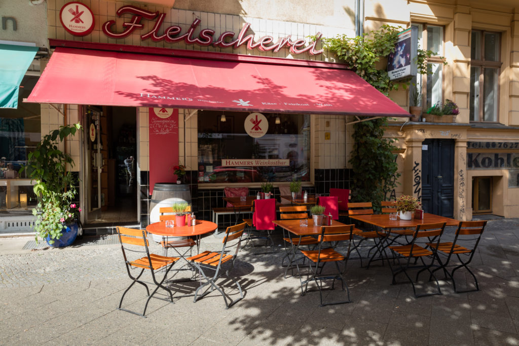 The outside seating area at Hammers (Photo: Hammers Weinkostbar)