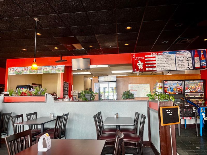 3. Roadhouse Wings & Grille