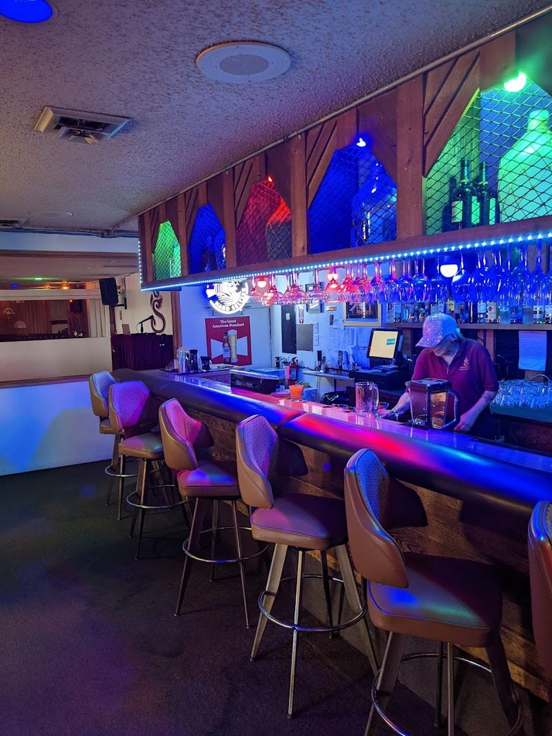 Sirinya's Thai Restaurant & Lounge