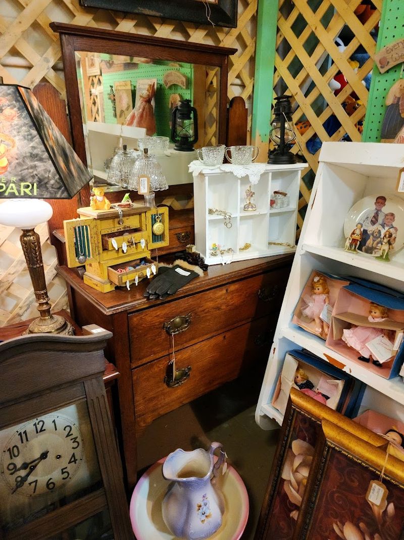 Vintage Furniture That Brings History To Your Home