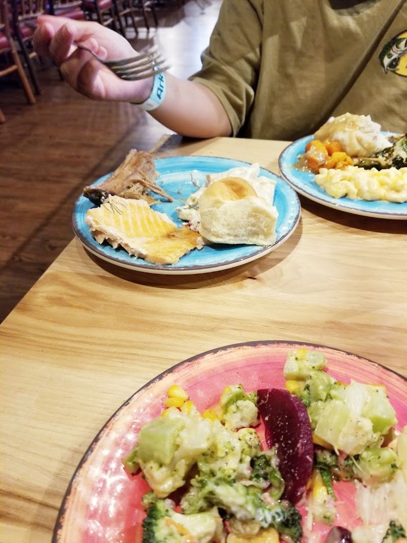 The Buffet Setup That Makes Every Visit Feel Like A Celebration