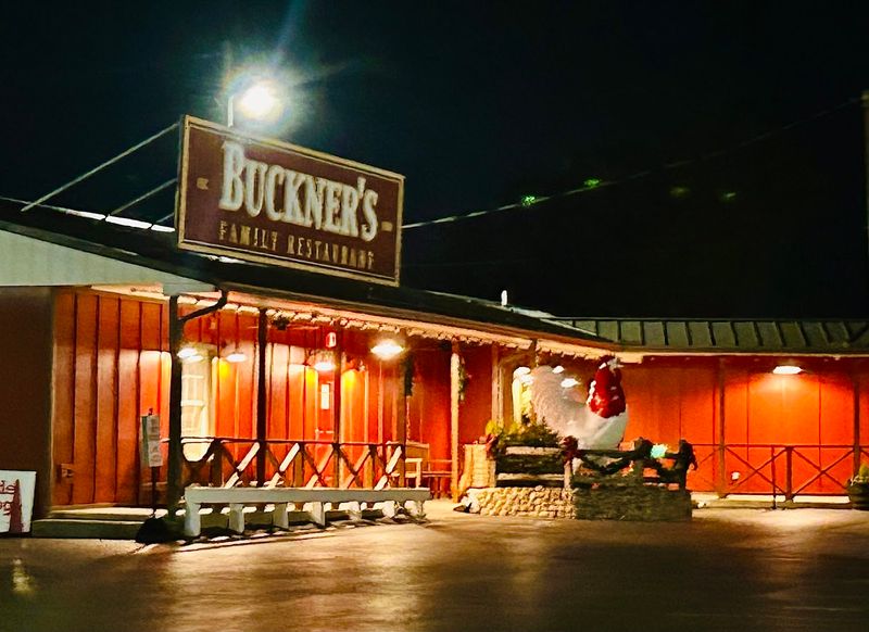 A Georgia Peach Cobbler That Sticks In Your Memory