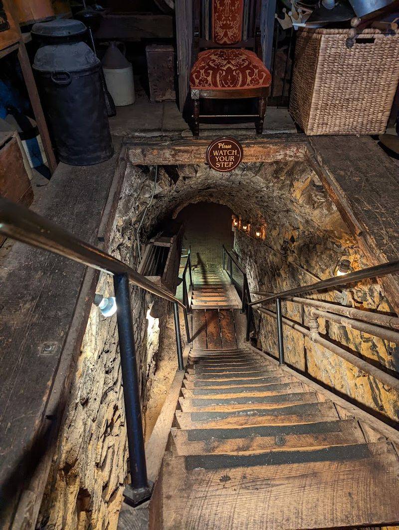 Why One Dinner Here Turns Into A Story You Keep Telling Later