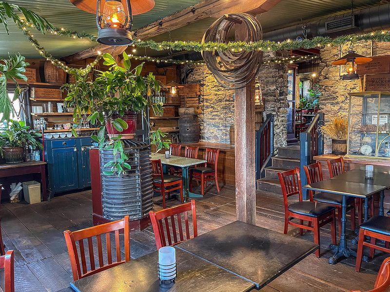 What To Expect From The Food, Drinks, And Overall Vibe