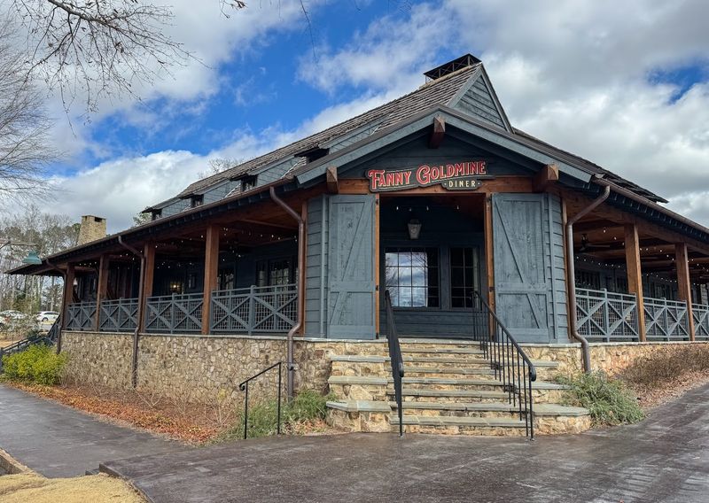 Fanny's At Russell Crossroads