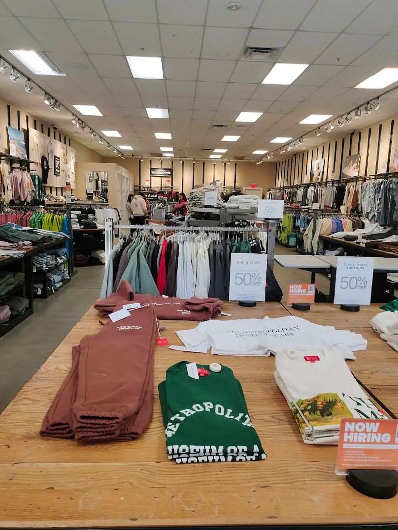 Why So Many Shoppers Choose This Outlet Mall In Ohio