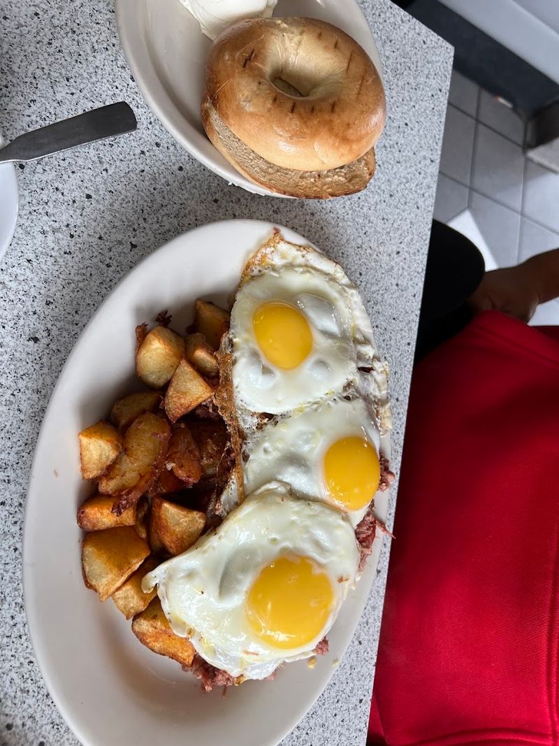 Breakfast Bagel Sandwiches Worth The Morning Drive