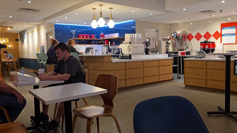 A Cozy Mom-And-Pop Vibe You Can't Miss