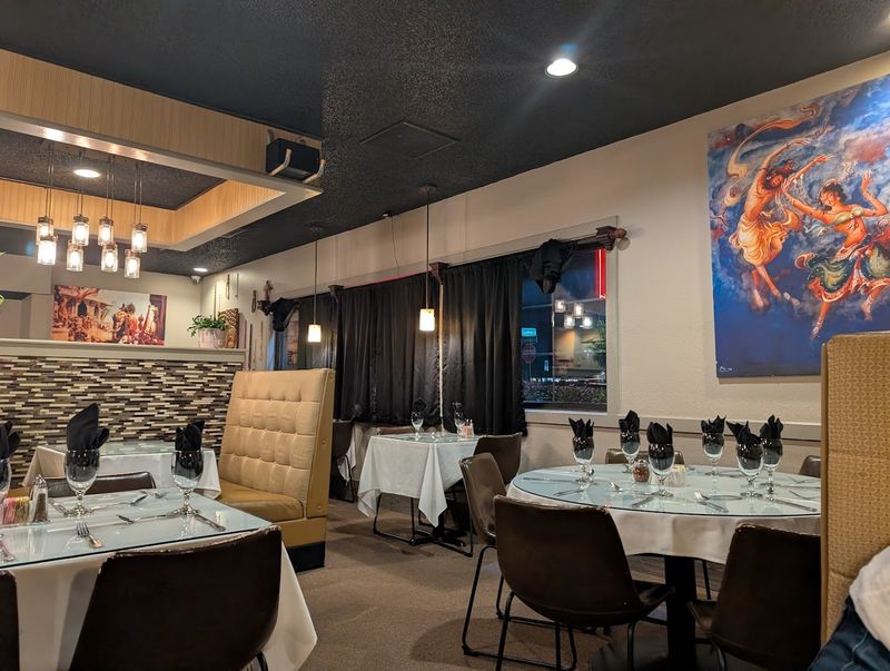 A Dining Room That Feels Comfortable And Clean