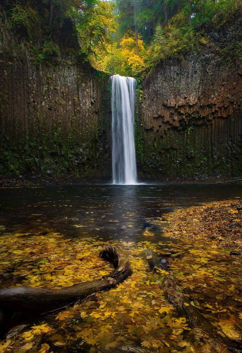 Your First Glimpse Of The Falls Feels Almost Unreal