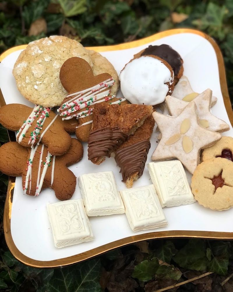 Holiday Gingerbread Kits And Seasonal Offerings