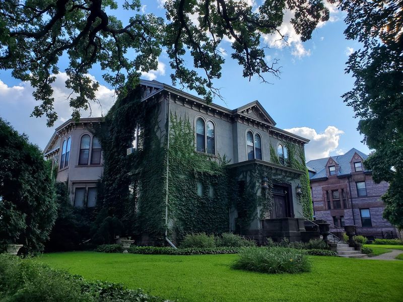 The Neighborhood Feel Beyond The Boulevard