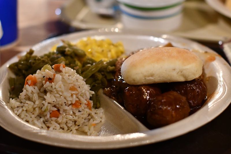 Comfort Food Meets Coastal Flavor In One Unforgettable Spot