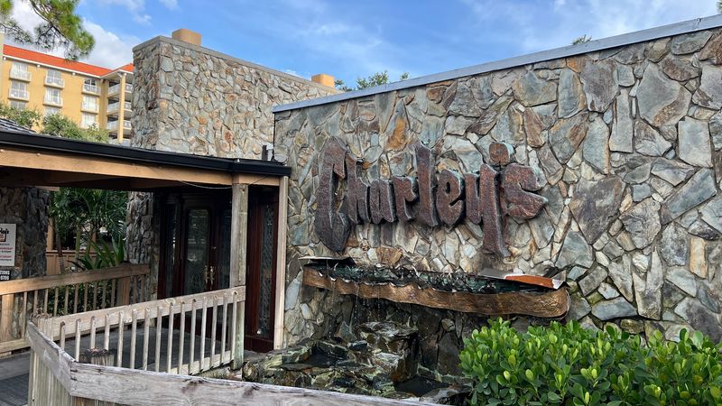 A Legend That Lets The Food Do The Talking