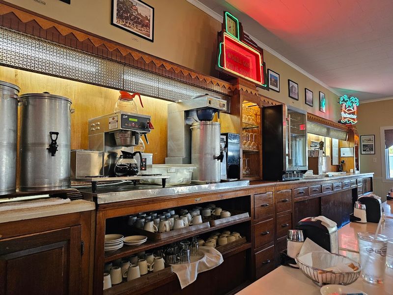 How The Café Handles Busy Travel Days