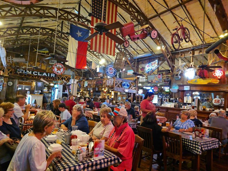 A Setting That Feels Like Home Before You Even Sit Down