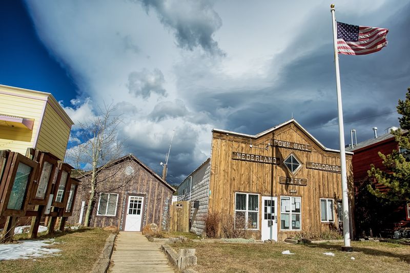 Nederland Is The Town That Sets The Mood