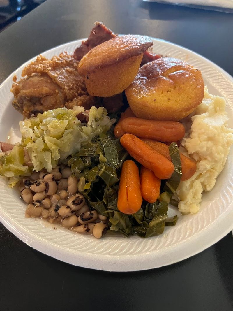 Here’s Why This Alabama Buffet Has Become A Go-To Road Trip Stop
