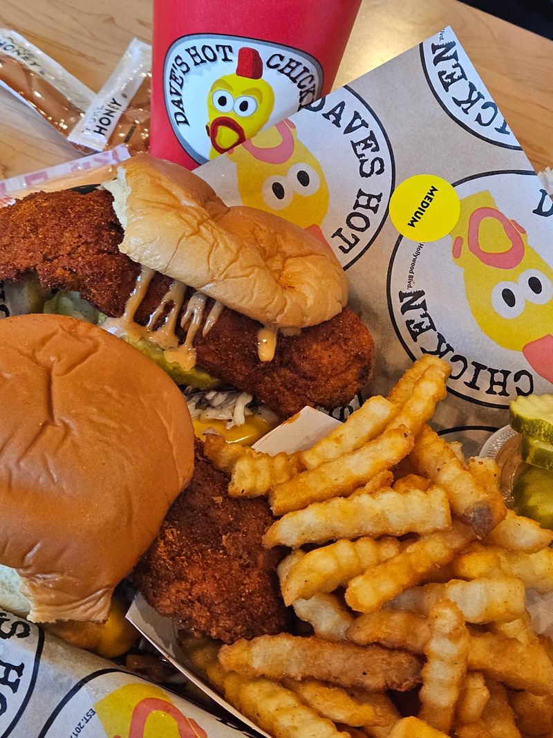 Dave's Hot Chicken – Kearny